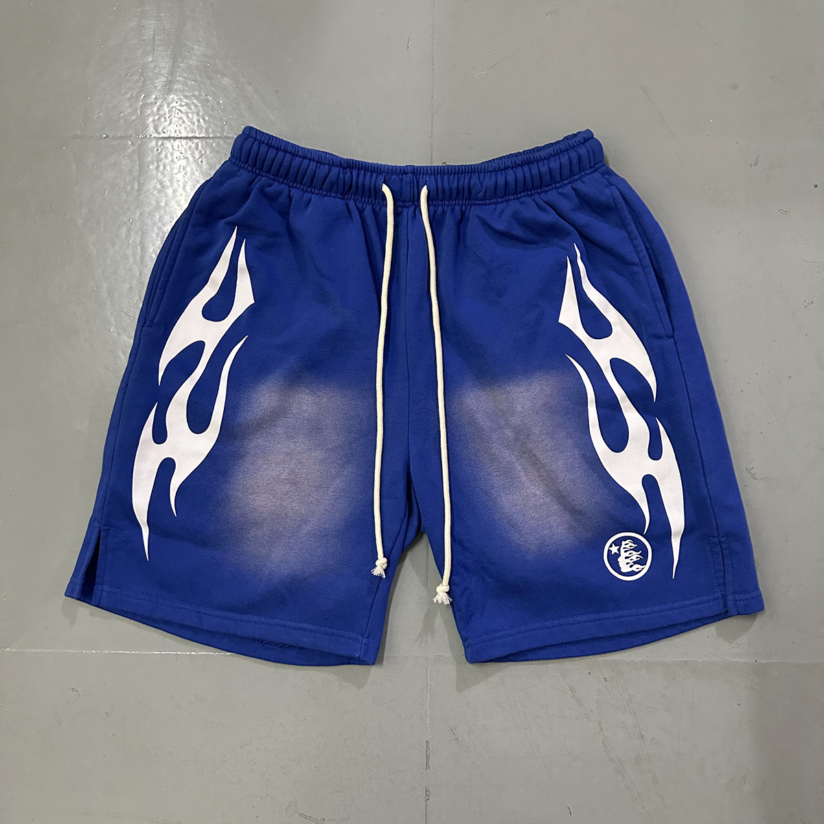 Hell Star lavando y desgastando pantalones cortos casuales 2024 verano nuevo estilo marca de moda europea y americana hip-hop pantalones de cinco puntos hombres y mujeres