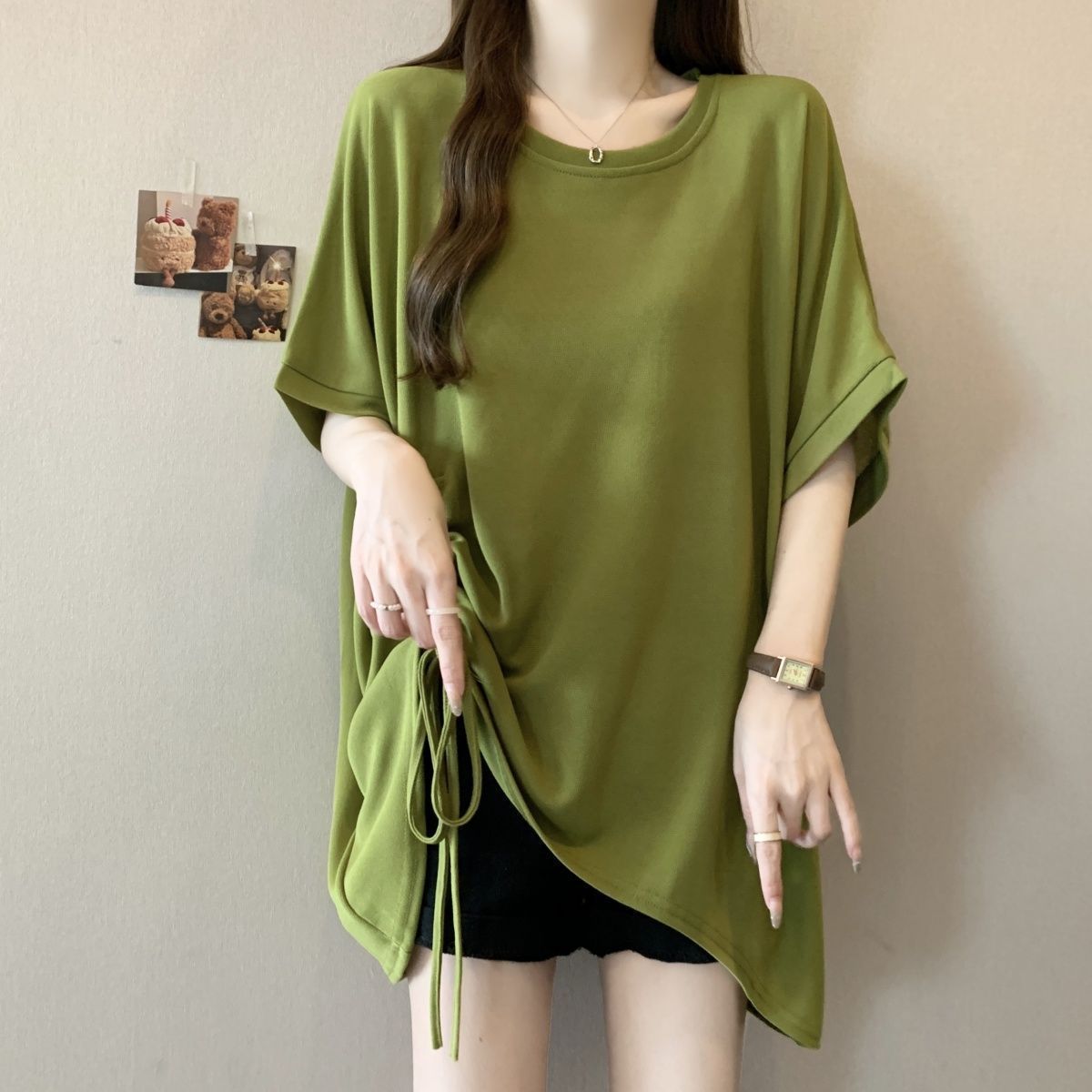 Camiseta de manga corta con cordón de diseño de gran tamaño para mujer verano 2024 nuevo estilo suelto y delgado mm exterior top femenino ins