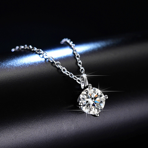 Live broadcast hot sale Korean version four-claw solitaire 1 carat simulated moissanite pendant fashion necklace manufacturer wholesale