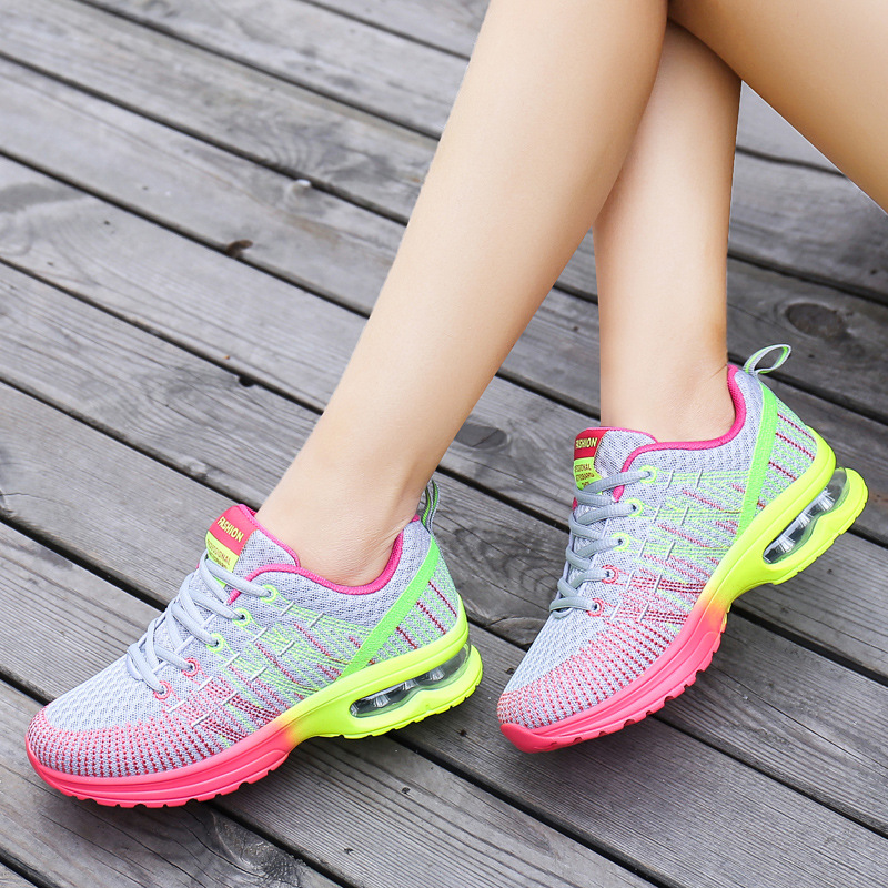 Zapatos de mujer transfronterizos primavera nueva malla voladora tejida transpirable ligero cojín de aire zapatilla de deporte de estilo coreano de las mujeres zapatos de correr casuales para estudiantes