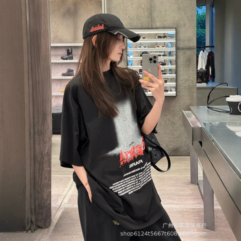 High-End Version B Brand 26Ss Light Column Gothic Letter Burst Print Short-Sleeve Oversized Loose Versatile European and American Style Unisex T-Shirt High-End Version B Brand 26Ss Light Column Gothic Letter Burst Print Short-Sleeve Oversized Loose Versatile European and American Style Unisex T-Shirt