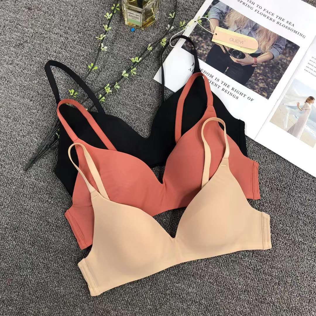 Cruzar la frontera del sudeste de Asia estilo japonés estilo francés cómodo push up francés triángulo taza de ropa interior sin costuras sujetador delgado de las mujeres sin anillo de acero