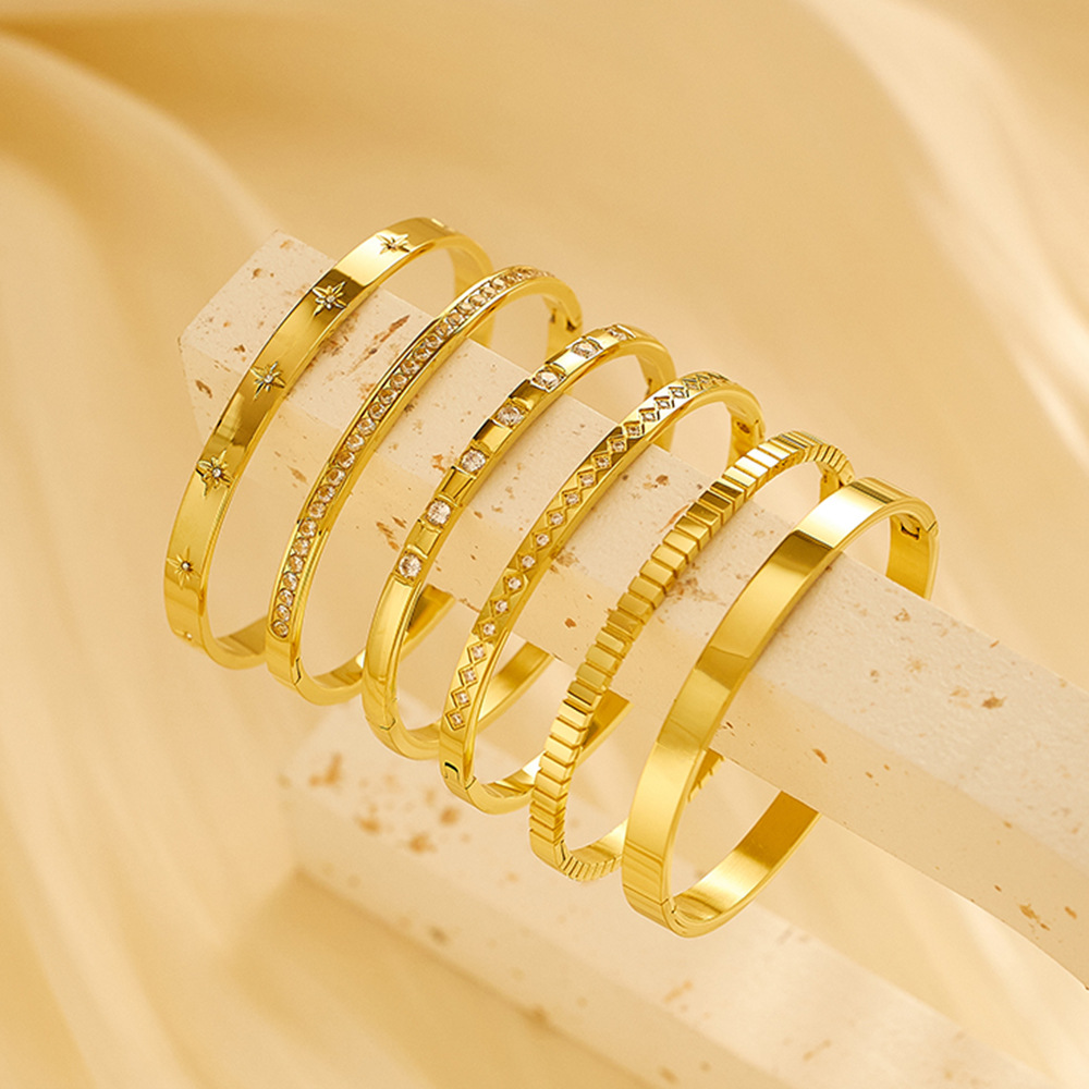 Women's Stackable Diamond Pattern Bangle In 18k Gold Plated Steel_voghion.com