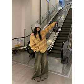 黄色条纹露肩毛衣女冬季法式复古内搭宽松慵懒保暖撞色针织上衣