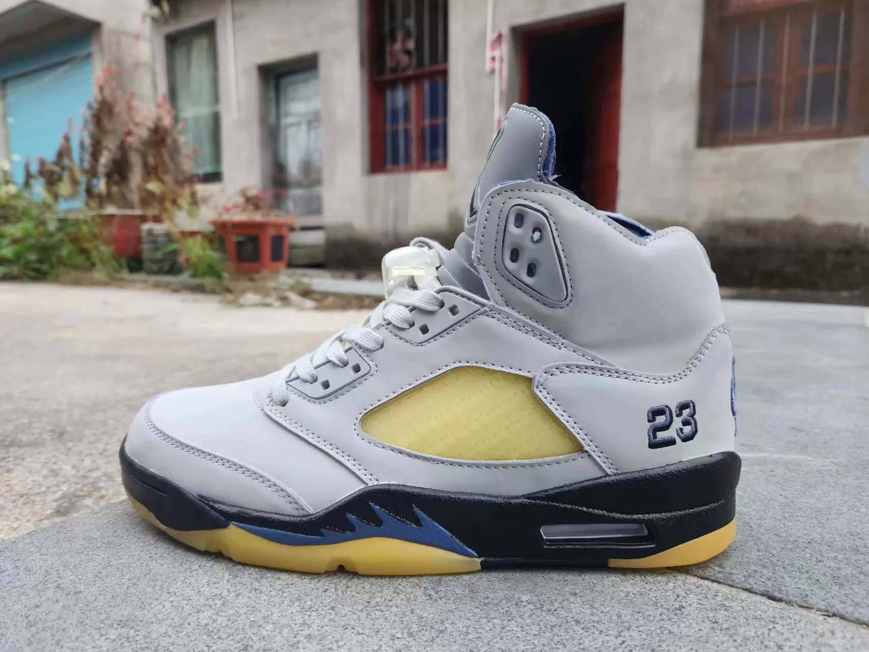 Putian Pure Original Shoes AJ5 White and Blue Candy Bull Chameleon Black Yellow Black Gray Mandarin Duck Qiao 5 Sports Men's and Women's Basketball Shoes