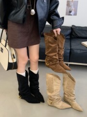 复古褶皱堆堆靴女2025秋冬新款尖头西部牛仔靴中筒靴绒面美拉德靴