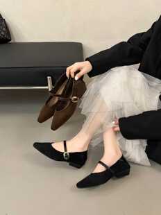 ���^һ�ֿێ��������Ь�ٴ����mͨ����ȹ��С���L���m��������Ь