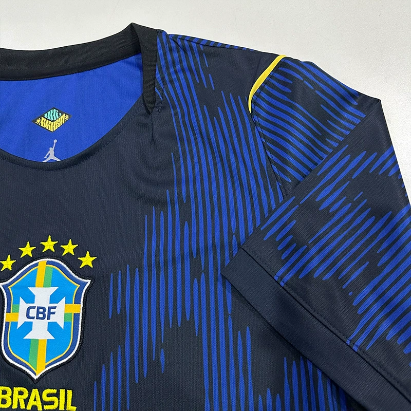 Футболка с короткими рукавами национальной сборной Бразилии.Home и Away футболки с кросс-брендированной кастомизацией