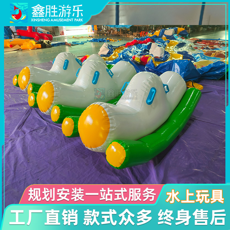 Juguetes acuáticos inflables al aire libre Parque infantil PVC Piscina infantil Juguetes flotantes Barco de pato Cama de salto Fabricante inflable