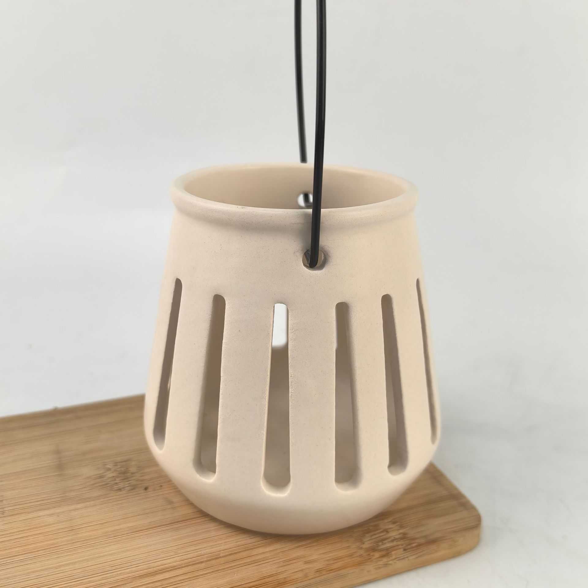 Nuevo estilo transfronterizo linterna simple china jardín decoración del hogar candelabro creativo europeo impermeable al aire libre luz de viento portátil