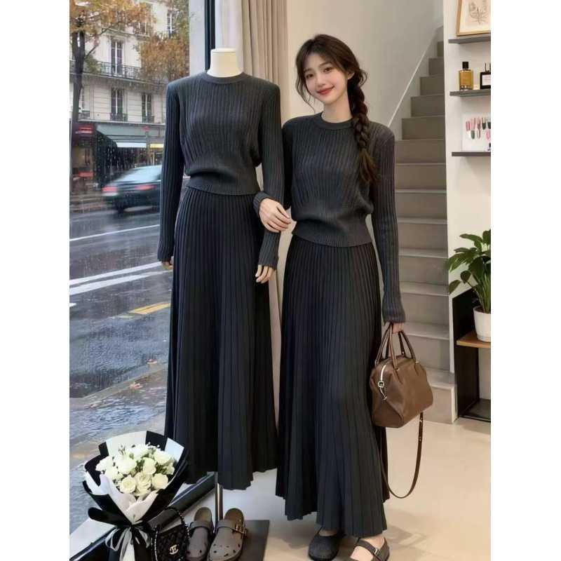 韩版显瘦圆领打底衫2025秋季新款百搭休闲淑女上衣百褶半身裙套装