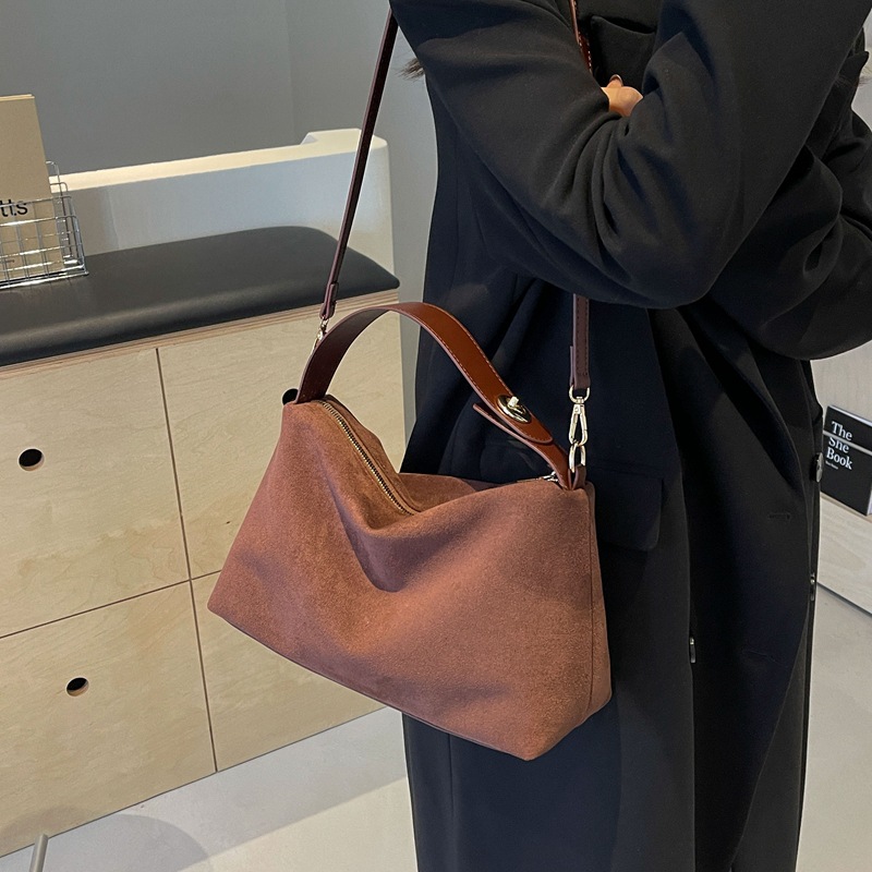 Autumn/Winter Versatile Matte Faux Suede Bag 2025 New Arrival Luxury Vintage Fashion Shoulder & Crossbody Bag For Women - Thumbnail 2
