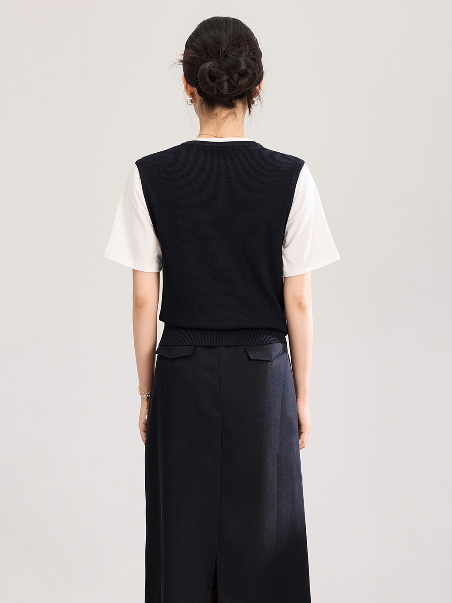 Áo thun dệt kim tay ngắn cổ tròn chất liệu Tencel siêu mịn — màu xanh navy