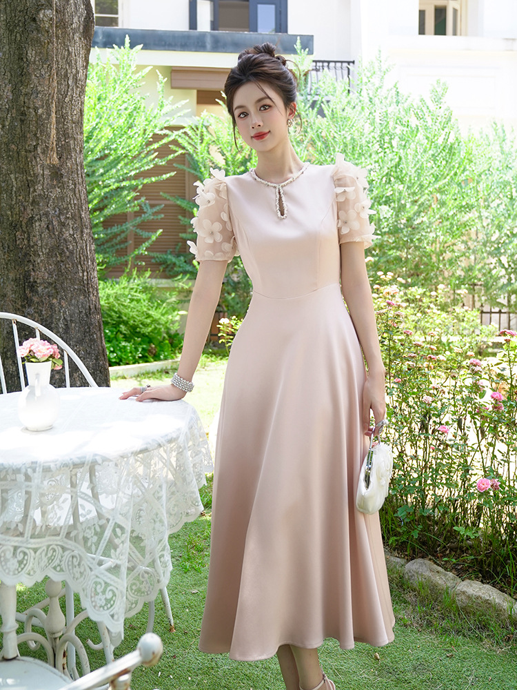 Váy phồng eo thon cổ tròn cut out tay áo cánh hoa kiểu Pháp — sâm panh