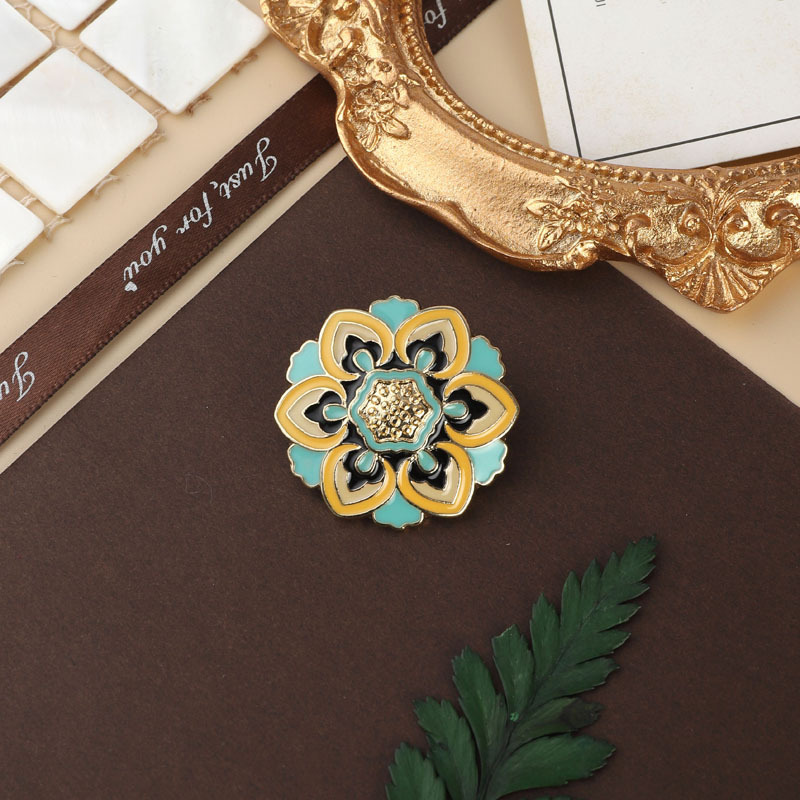 Retro Baroque Classic Pearl Oil Drop Brooch Men's and Women's Fashion Enamel Round Badge Palace Retro Pin Ready in Stock