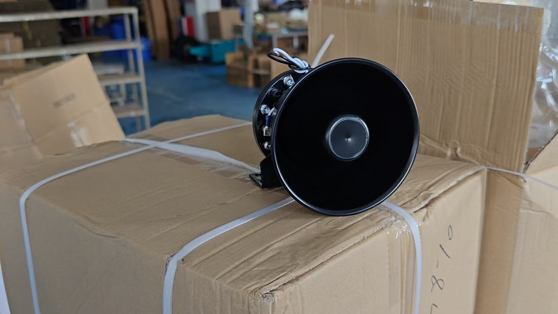 Cross-border 12V car alarm horn 300W high-pitched siren horn with round mouth design