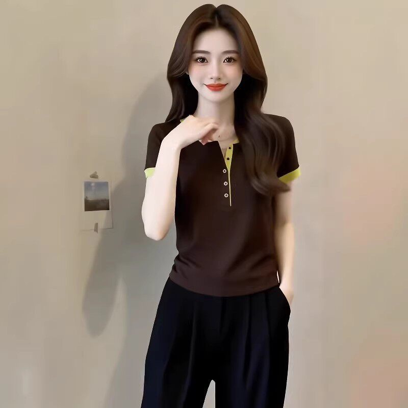 Áo thun nữ cổ bán mở phối màu thanh lịch, dáng suông tay ngắn — Màu ảnh chi tiết 2