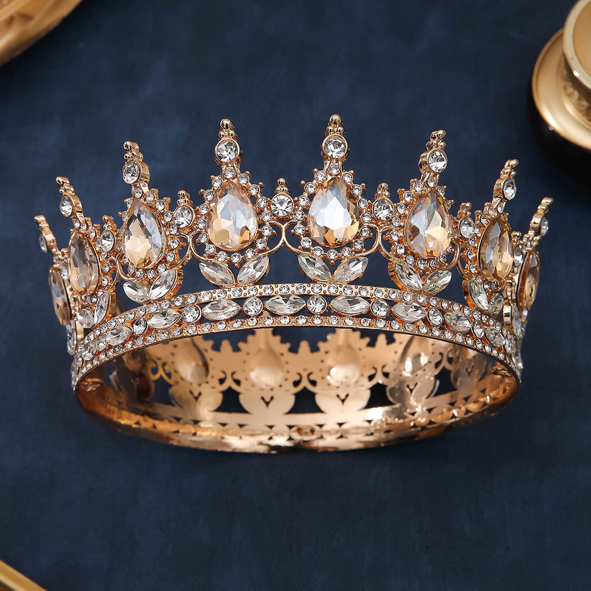 Diamante de champán con fondo dorado