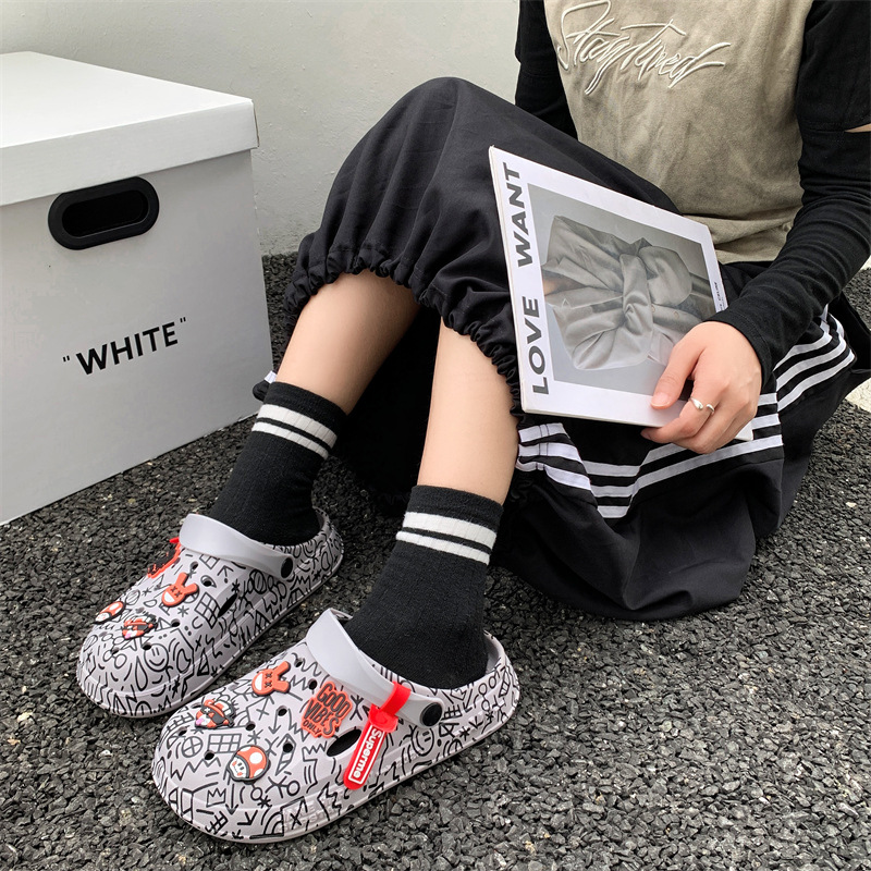 Agujero zapatos de los hombres de moda Zapatillas al aire libre personalizado hogar antideslizante 2024 nuevo verano nuevas sandalias de playa