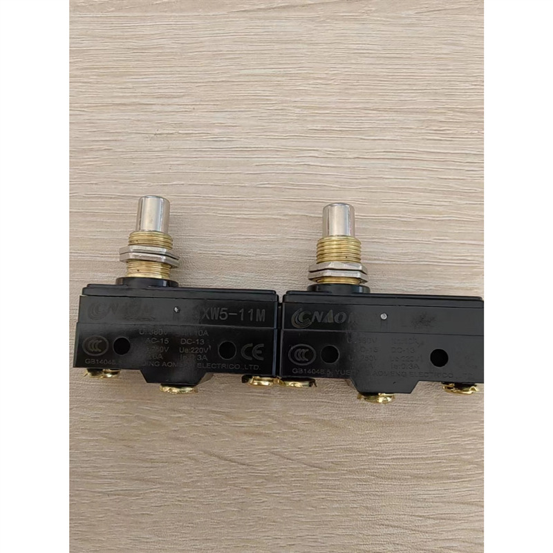 微动开关限位开关小型限位器行程开关 LXW5-11G1/G2/Q1/M3脚