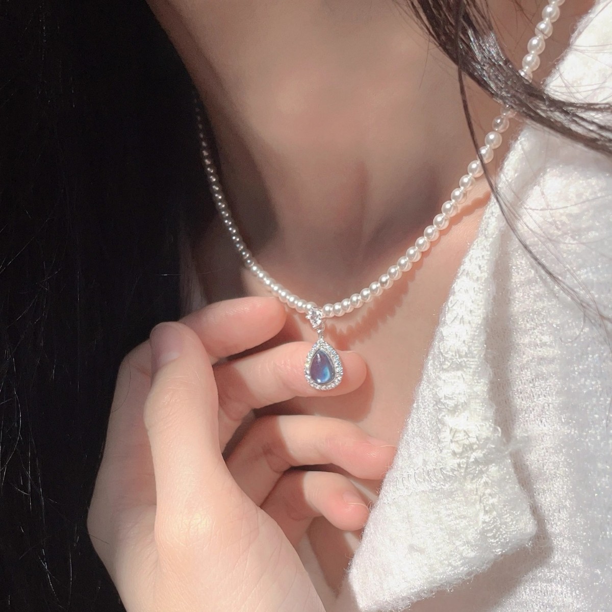 Light Luxury Double-Layer Pearl Necklace for Women, 2025 New Popular Model, Aquamarine Pendant, Clavicle Chain, Sweater Neck Chain