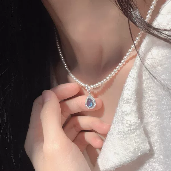 Light Luxury Double-Layer Pearl Necklace for Women, 2025 New Popular Model, Aquamarine Pendant, Clavicle Chain, Sweater Neck Chain