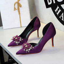 9267-AH113 French Feng Shui Diamond Flower Banquet Shoes with pointed sides, empty red soles, and a thin heel silk sole