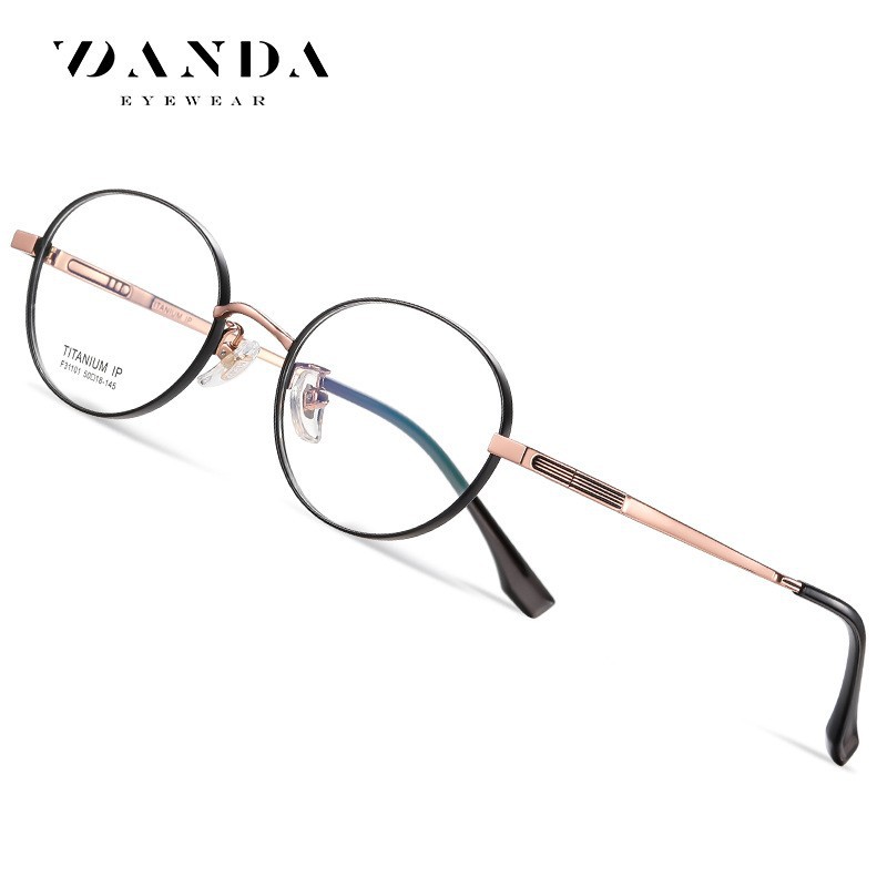 El nuevo marco de gafas de titanio puro para hombres y mujeres de moda con el mismo estilo puede equiparse con gafas de miopía F31103IP galvanizado espejo plano redondo