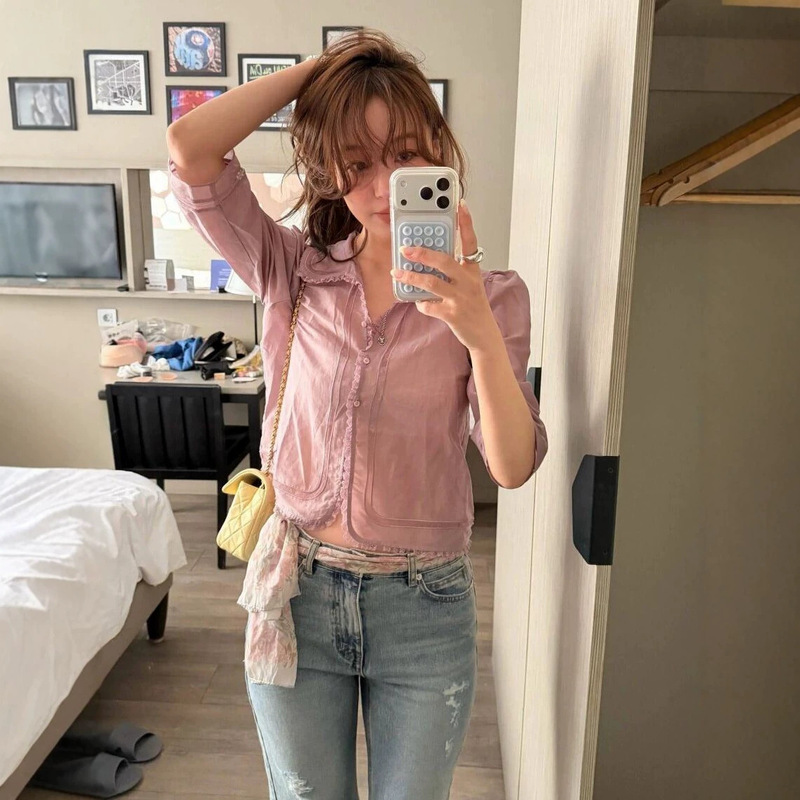 Now available: fle*ta ruffled short-sleeve shirt, Korean designer women's clothing, lace-trimmed doll collar Korean-style top Now available: fle*ta ruffled short-sleeve shirt, Korean designer women's clothing, lace-trimmed doll collar Korean-style top