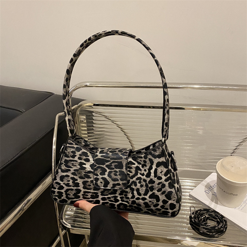 Moda europea y americana bolsos de brazo, leopardo, bolsos de mujer, 2024 invierno, bolsos de moda personales, bolsos de hombro literarios de moda.
