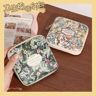 Wallet, headphones, storage system, small bag, capacious lipstick, handheld shoulder bag