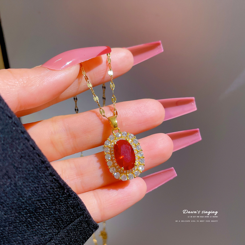Ketting van titaniumstaal met rode edelsteen voor dames_voghion.com