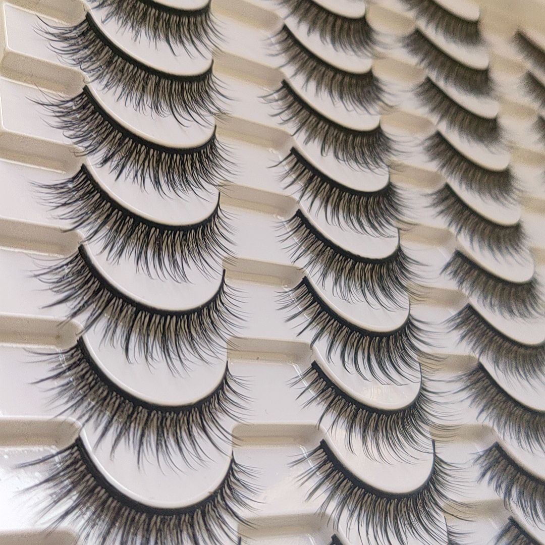 Pequeño libro rojo plantación de hierba cómic pestañas rollo de pestañas falsas pestañas pequeñas pestañas diabólicas 20 pares de maquillaje tailandés grueso europeo y americano