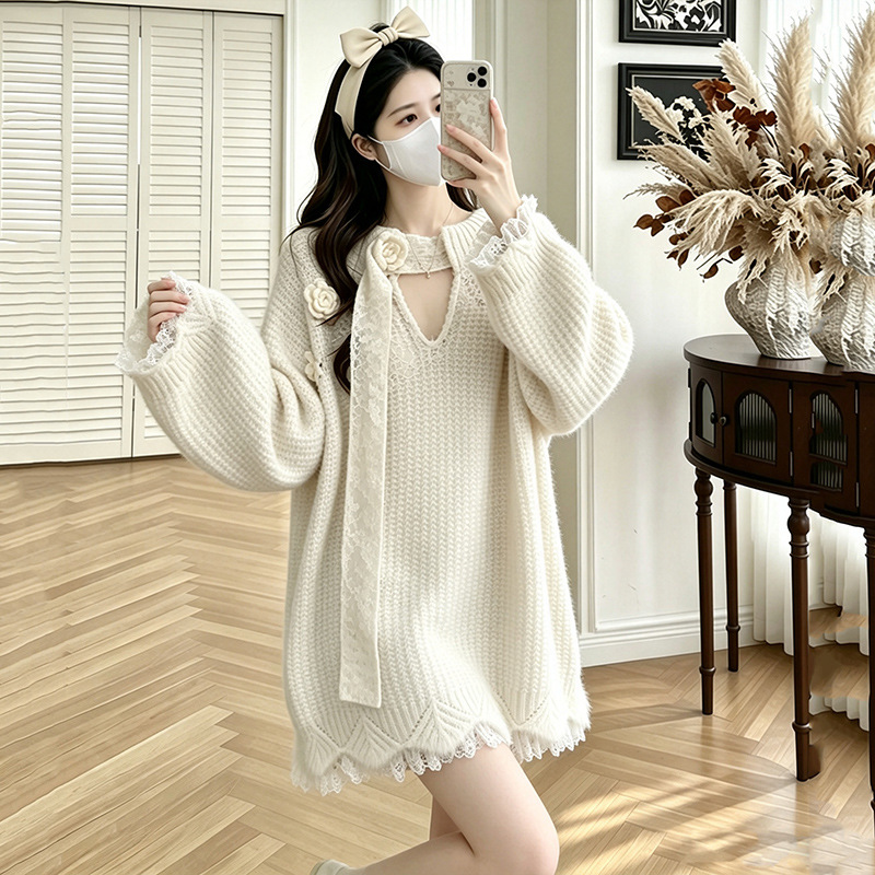 Maternity wear for autumn and winter: sweet, loose-fitting, plus-size sweater with Korean-style lace trim, versatile knit V-neck top for trendy moms