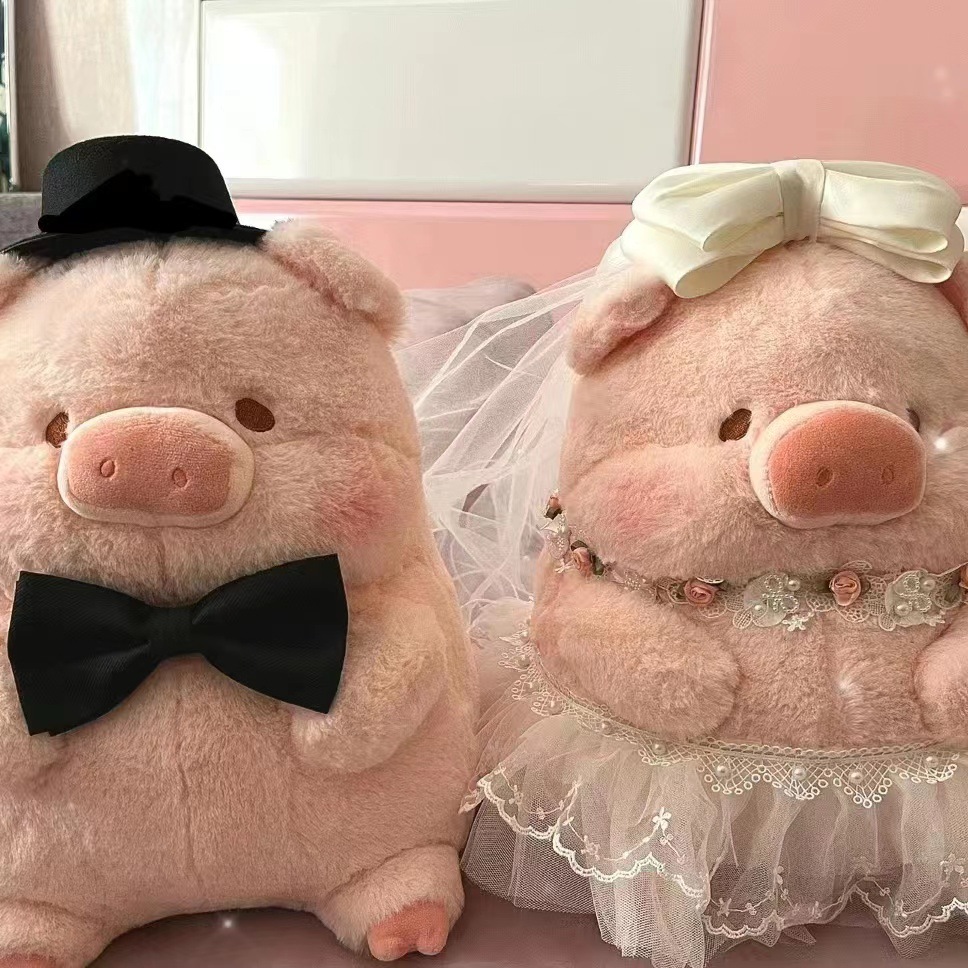 婚纱猪猪毛绒玩具婚房压床娃娃生日礼物女跨境毛绒玩具厂家批发