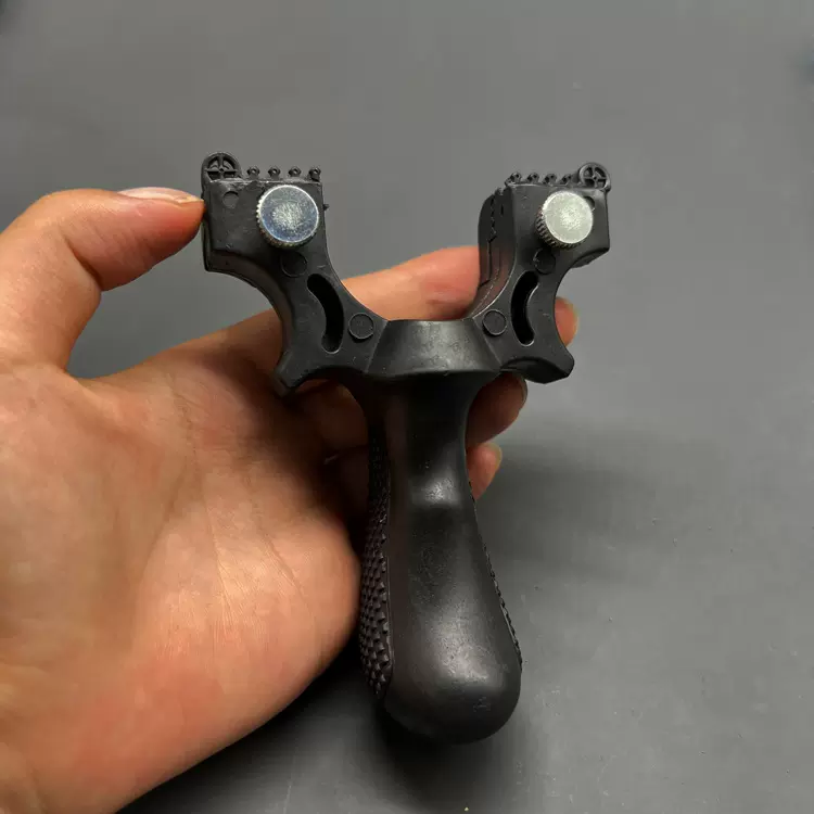 厂家批发地摊玩具用品激光灯瞄合金快压扁皮筋组黑色树脂98K弹弓