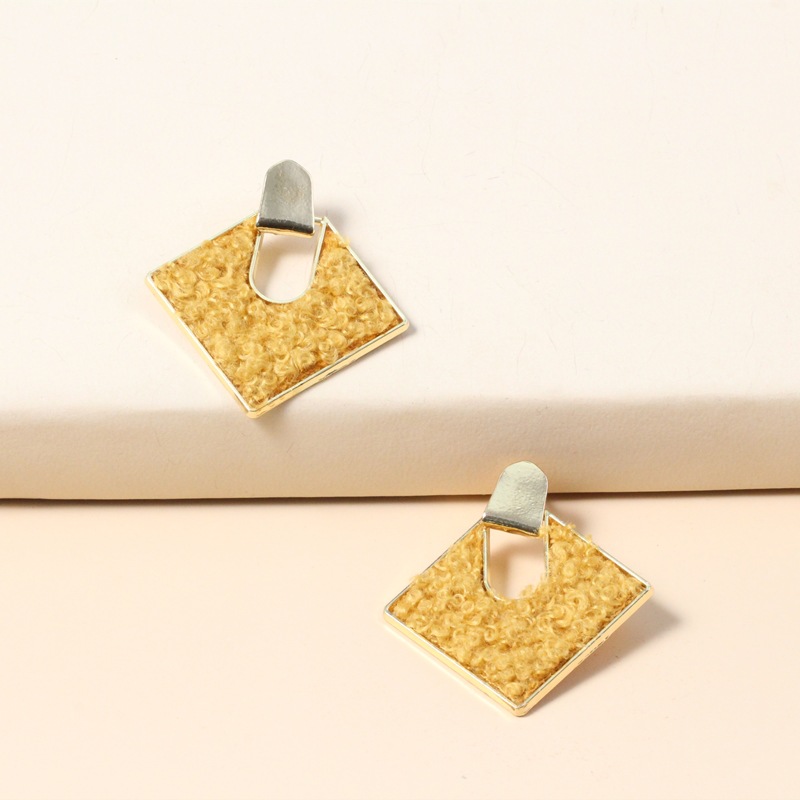 Retro Exaggerated Furry Square Alloy Earrings Wholesale display picture 1