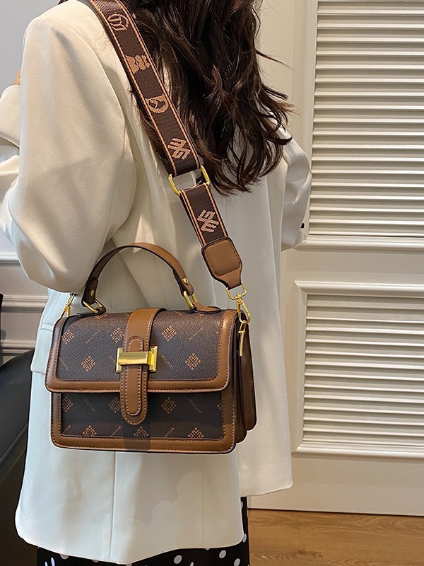 Bolsos 2024 bolsos de mujer de moda bolsos de mensajero retro de alta gama de moda bolso de hombro de estilo occidental bolso cuadrado pequeño portátil