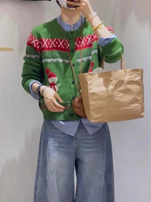 Women's 2025 New Model Unique and Beautiful Design Super Stylish Christmas Jacquard Green Knitted Sweater Cardigan for Spring and Autumn