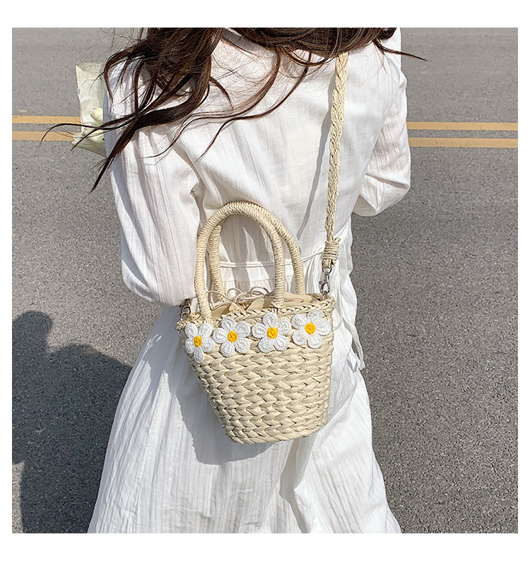 Women's Medium Summer Straw Solid Color Vacation Flowers Bucket String Bucket Bag display picture 6