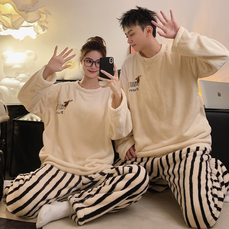 秋冬フランネルのカップルのパジャマは女性のサンゴのベルベットの家の服の男性の漫画の冬の新型を厚くします。