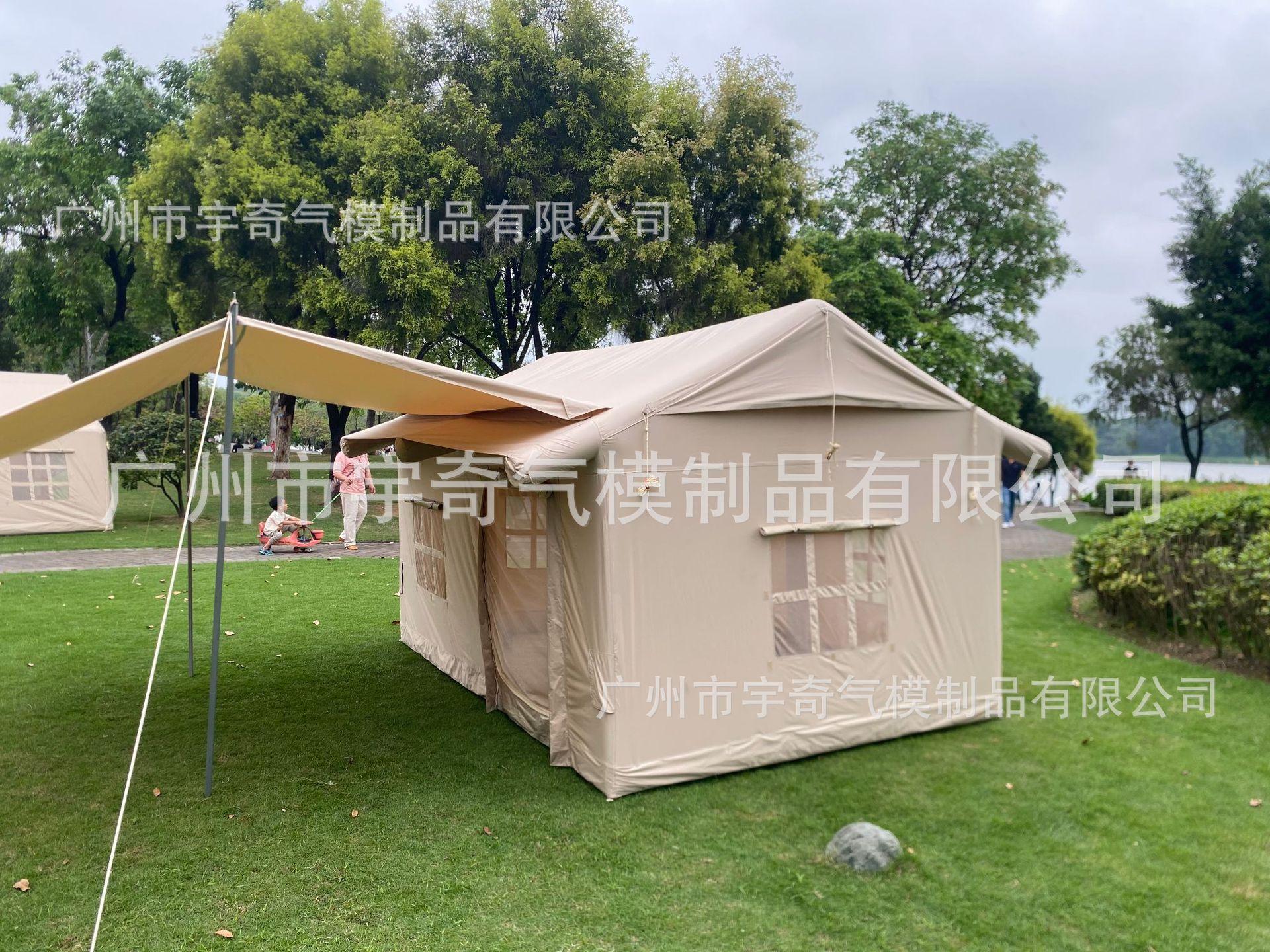 Outdoor Camping Inflatable Tent, No Need to Build, Multi-Person Hotel Portable Outdoor Warm and Rainproof Travel Inflatable Tent