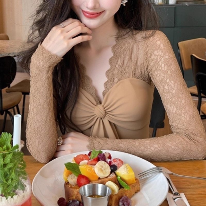 French-Style Petite Blouse for Important Occasions, High-End Luxury, Youthful and Stylish Khaki Lace Patchwork Shirt for Winter