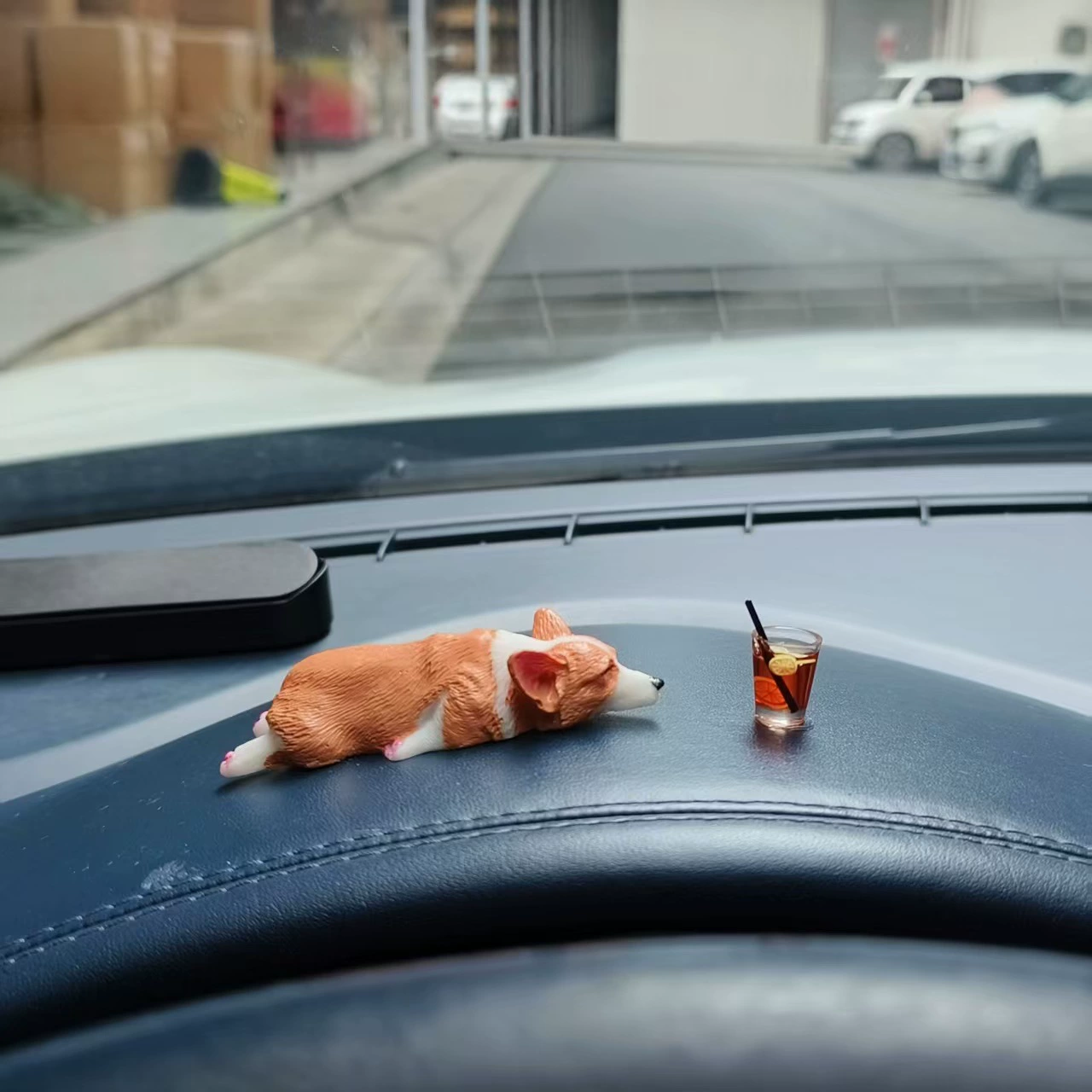 Декоративные предметы, маленькие креативные украшения, интерьерные куклы, украшения для автомобиля, миниатюрные мультяшные фигурки животных для приборной панели автомобиля