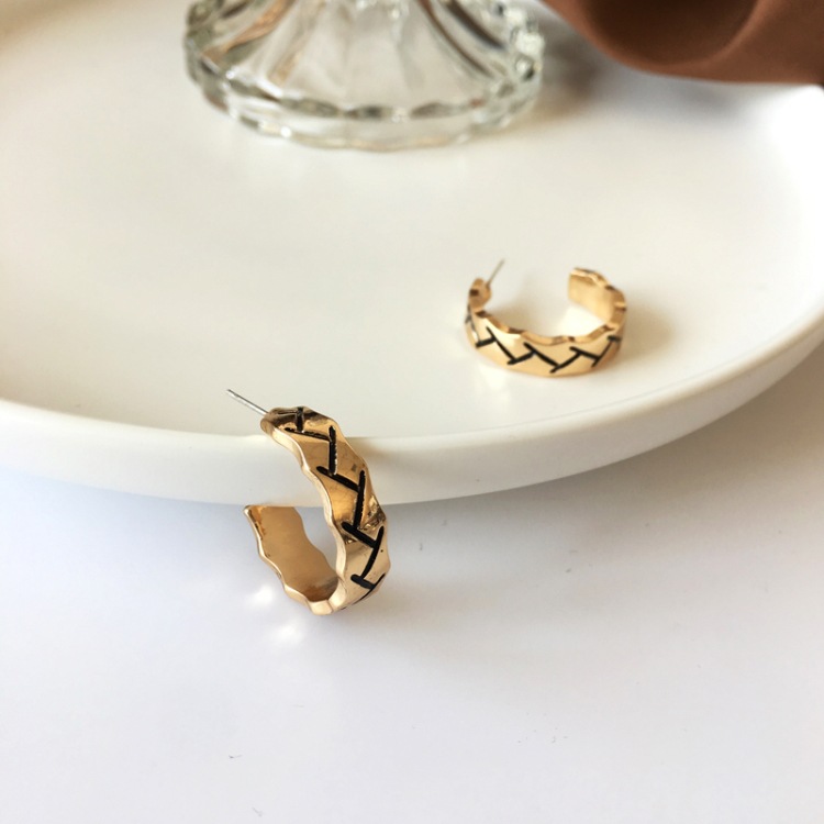 Fashion C-shaped Semicircle Matte Alloy Earrings Wholesale display picture 1