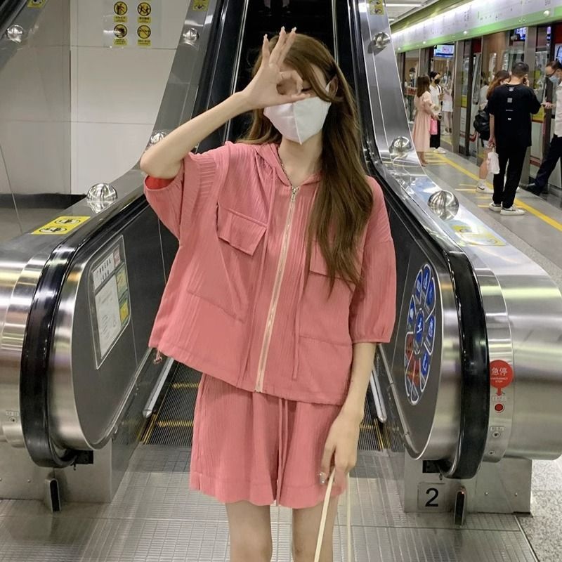 ファットmm 100kg ルーズファッションスーツ女性夏大きいサイズ韓国スタイルフード付き半袖ショーツスーツ女性のための完全なセット|undefined