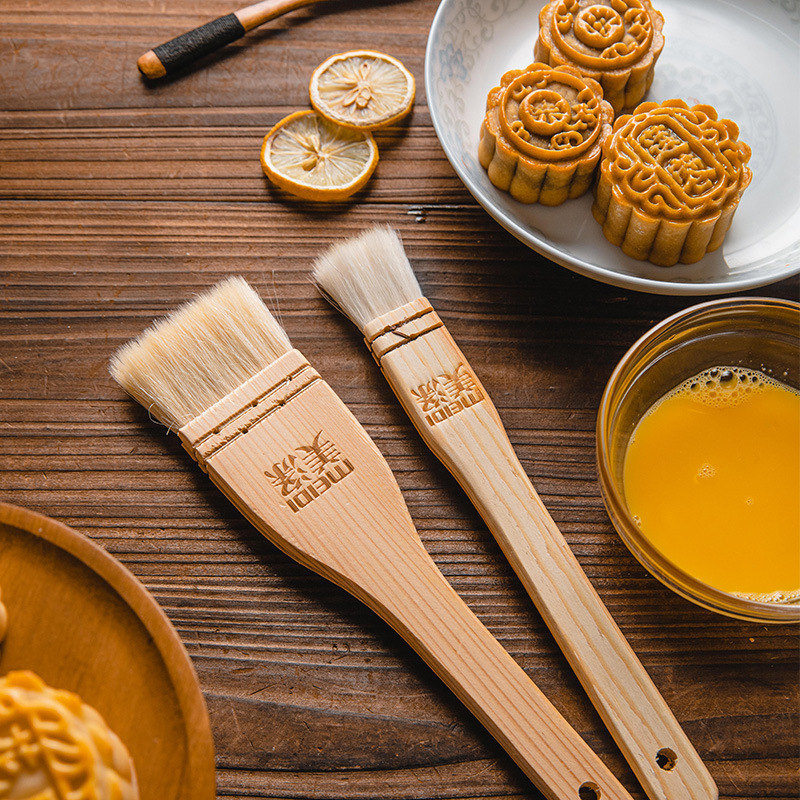 Wool brush for baking, special brush for mooncakes, egg yolk pastries, barbecue, food-grade wooden handle brush, non-shedding and soft for home use Wool brush for baking, special brush for mooncakes, egg yolk pastries, barbecue, food-grade wooden handle brush, non-shedding and soft for home use