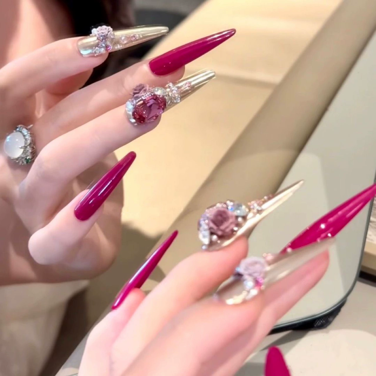 Чистый маникюр ручной работы