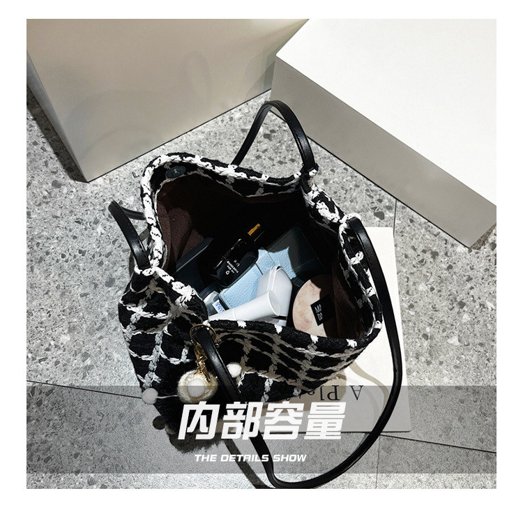 This year's popular bags are versatile for women. The 2023 new tweed bucket single-shoulder bag exudes a sense of sophistication and is a student commuting tote bag undefined