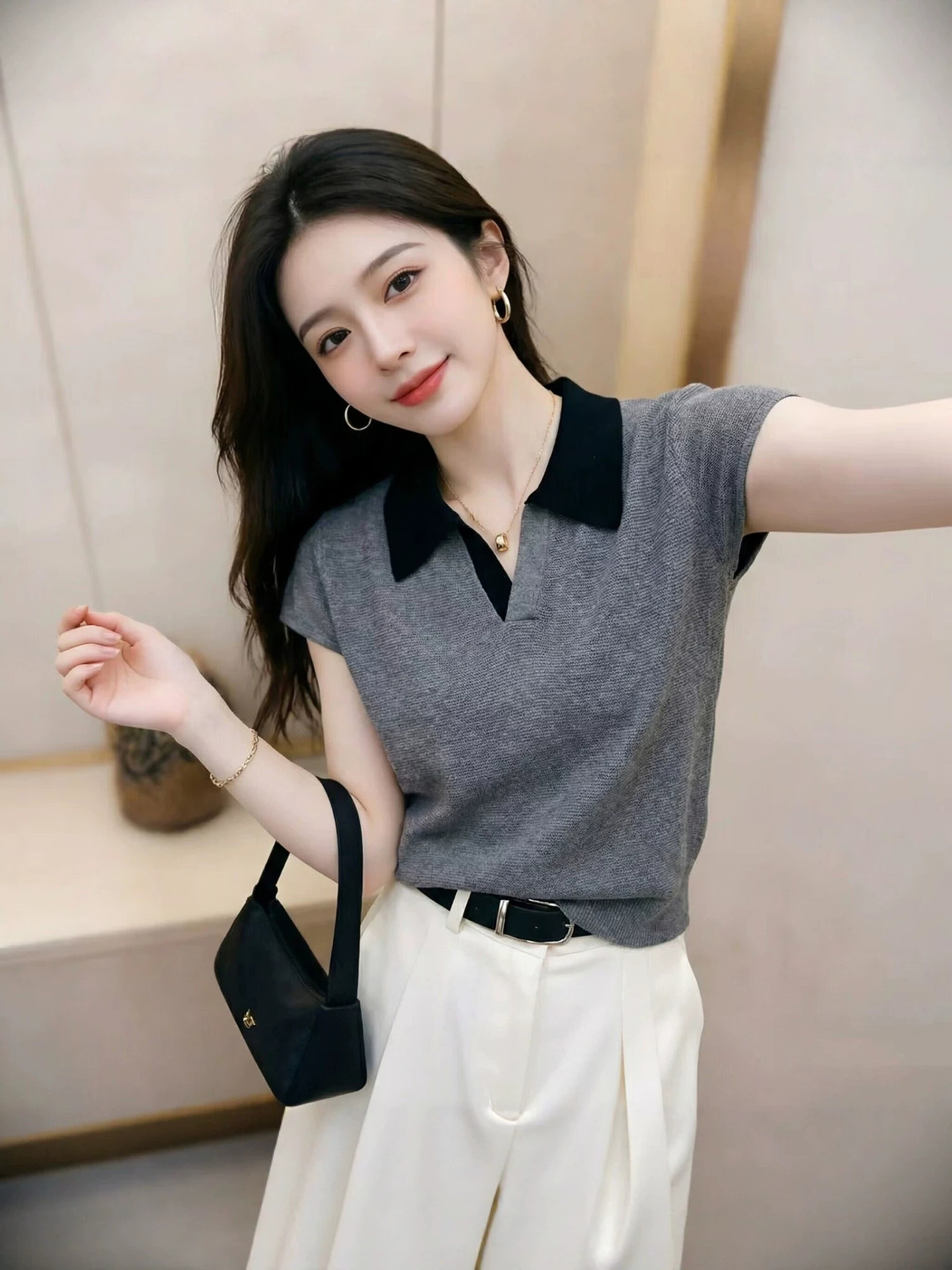 Áo thun polo nữ tay ngắn cổ bẻ phối màu, dáng ôm nhẹ — màu trắng